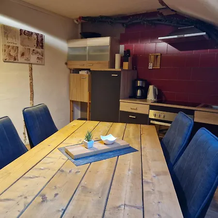 Geraeumiger Lukas In Ruhiger Waldrandlage Mit Wintergarten *