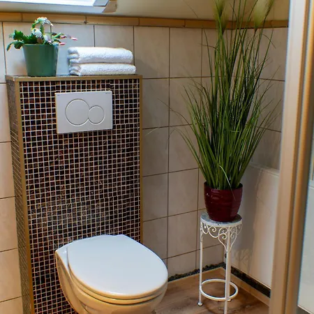 Geraeumiger Lukas In Ruhiger Waldrandlage Mit Wintergarten Apartmán *