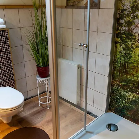 Geraeumiger Lukas In Ruhiger Waldrandlage Mit Wintergarten *