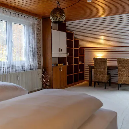 Geraeumiger Lukas In Ruhiger Waldrandlage Mit Wintergarten * Marburg