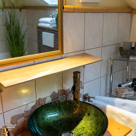 Apartmán Geraeumiger Lukas In Ruhiger Waldrandlage Mit Wintergarten