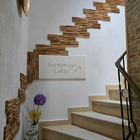 Geraeumiger Lukas In Ruhiger Waldrandlage Mit Wintergarten Lägenhet *