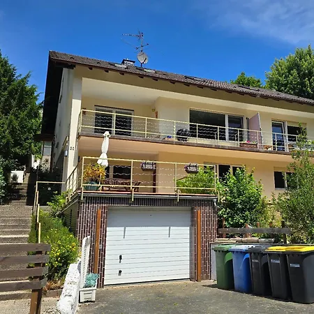 Geraeumiger Lukas In Ruhiger Waldrandlage Mit Wintergarten