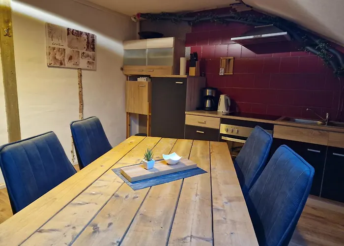 Geraeumiger Lukas In Ruhiger Waldrandlage Mit Wintergarten *