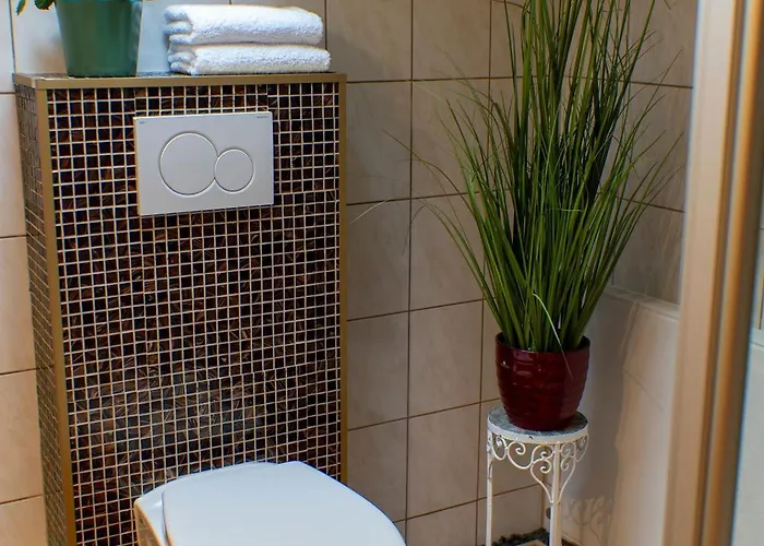 Geraeumiger Lukas In Ruhiger Waldrandlage Mit Wintergarten Apartment *