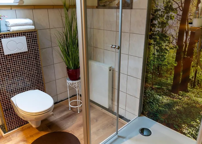 Geraeumiger Lukas In Ruhiger Waldrandlage Mit Wintergarten *