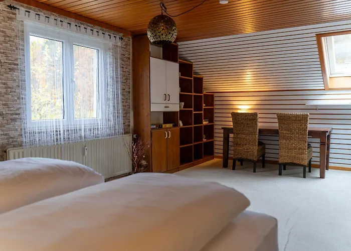 Geraeumiger Lukas In Ruhiger Waldrandlage Mit Wintergarten * Marburg