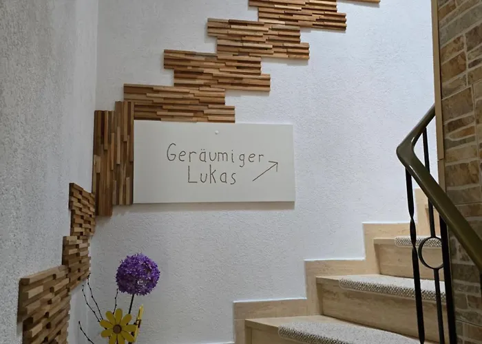 Geraeumiger Lukas In Ruhiger Waldrandlage Mit Wintergarten Apartment *